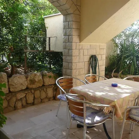 Apartment In Barbat Insel Rab 16210b